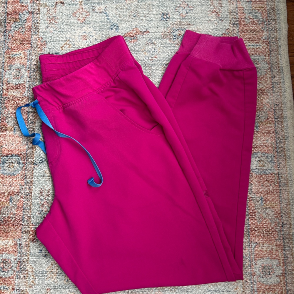 Figs Zamora Jogger Raspberry Sorbet Medium